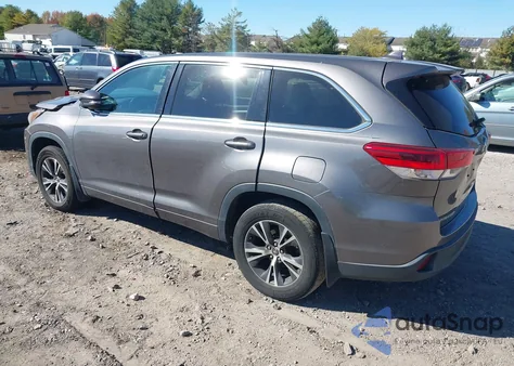 2018 Toyota Highlander Le Plus из США, поврежденный, VIN 5TDBZRFH9JS878346